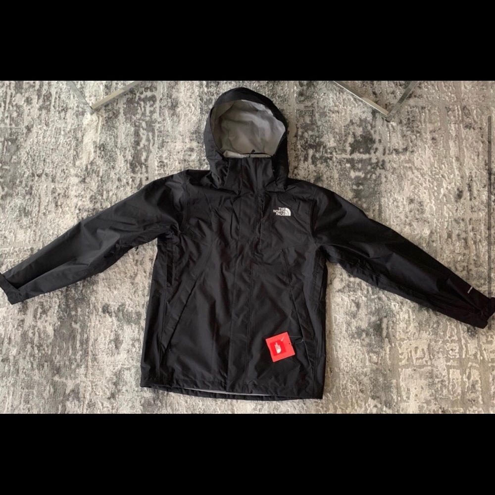 Small men’s north face jacket